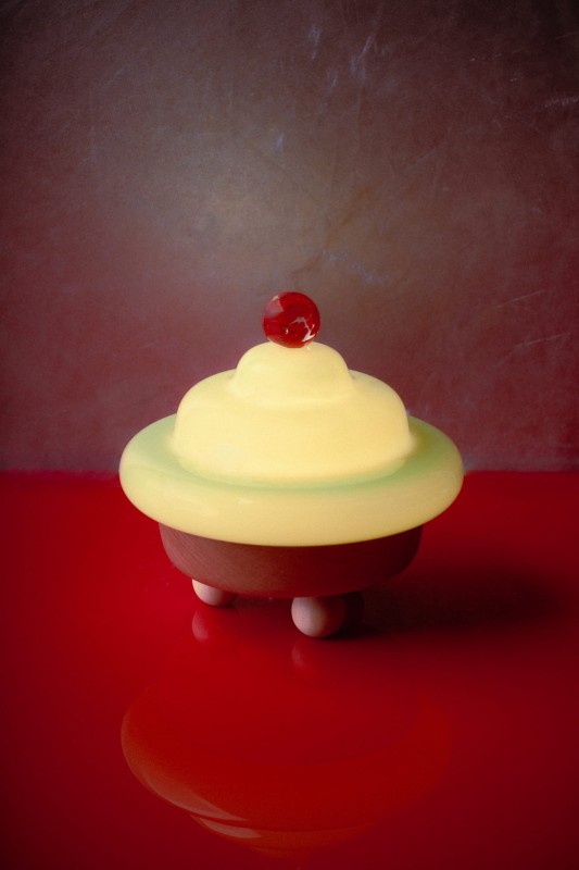 Lampa-Bona-lampka-szklana-szklany-klosz-drewniana-podstawa-oswietlenie-zielony-limonkowy-cassata-siciliana-lampka-nocna-stojaca