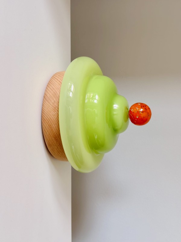 Lampa-Bona-lampka-szklana-szklany-klosz-drewniana-podstawa-oswietlenie-zielony-limonkowy-cassata-siciliana-lampka-wiszaca-kinkiet