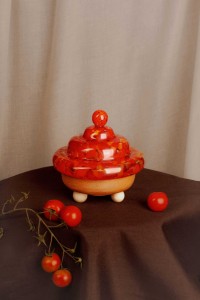 Lampa stojąca nocna Bona Panettone kolor pomarańczowy i czerwony szklany klosz i drewniana podstawa