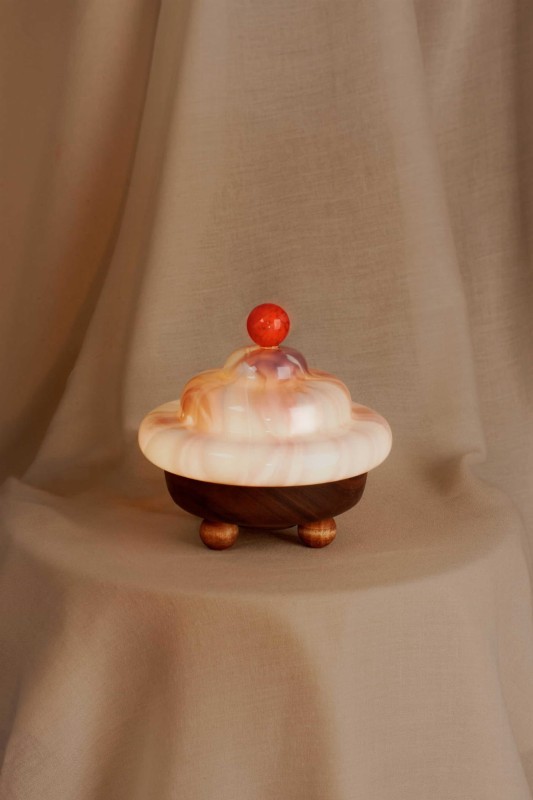 Lampa stojąca nocna Bona Frutti Di Bosco szklany klosz i drewniana podstawa