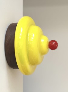 lampa-bona-lampka-nocna-zolta-cytrynowa-capri-szklana-szklany-klosz-drewniana-podstawa-oswietlenie