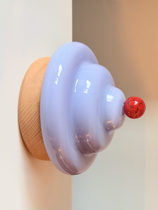 Lampa-skinkiet-scienna-bona-madeleine-fioletowa-fiolkowa-szklany-klosz-drewniana-podstawa