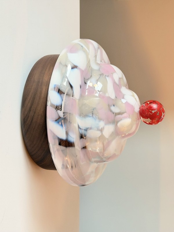 Lampa-kinkiet-scienna-bona-eclair-różowa-biala-bezowa-szklany-klosz-drewniana-podstawa