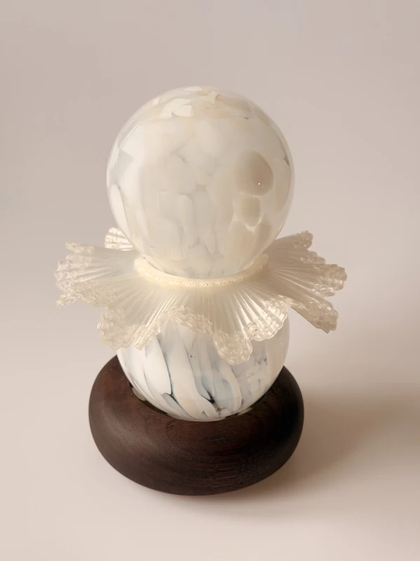 lampa-halka-szarotka-biale-plamki-lampka-nocna-wiszaca