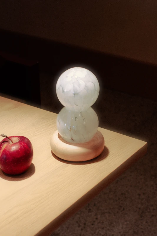 lampa-halka-szarotka-biale-plamki-lampka-nocna-wiszaca