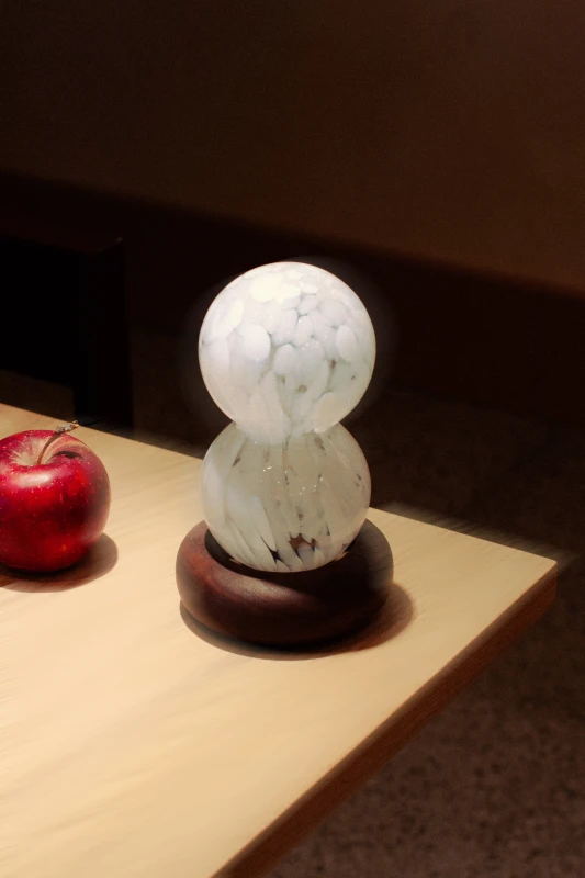 lampa-halka-szarotka-biale-plamki-lampka-nocna-wiszaca