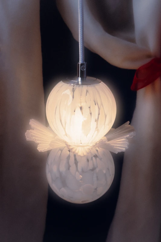 lampa-halka-szarotka-biale-plamki-lampka-nocna-wiszaca