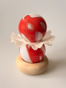 lampa-halka-rozeniec-czerwona-biala-lampka-nocna-wiszaca