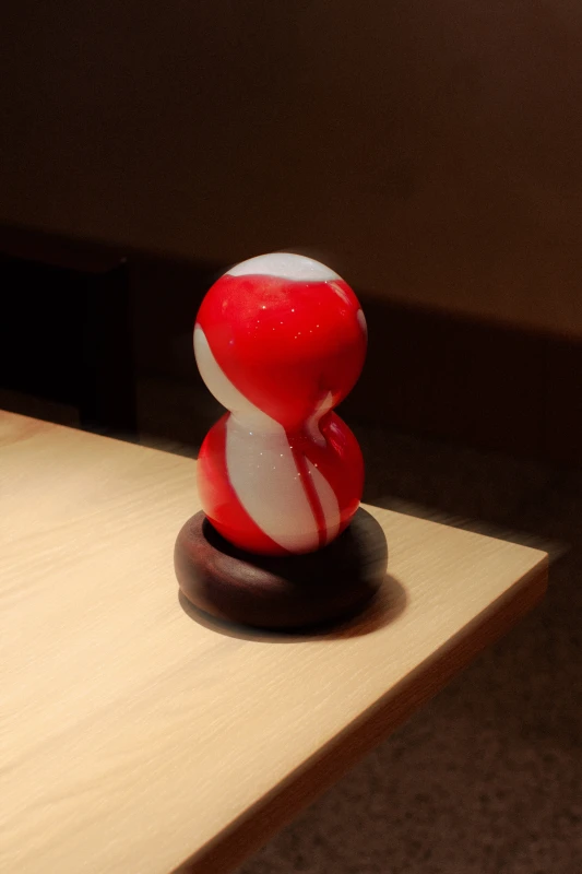 lampa-halka-rozeniec-czerwona-biala-lampka-nocna-wiszaca