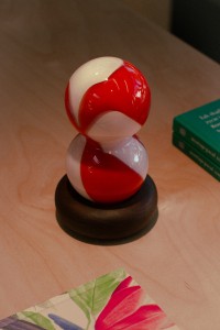 lampa-halka-rozeniec-czerwona-biala-lampka-nocna-wiszaca