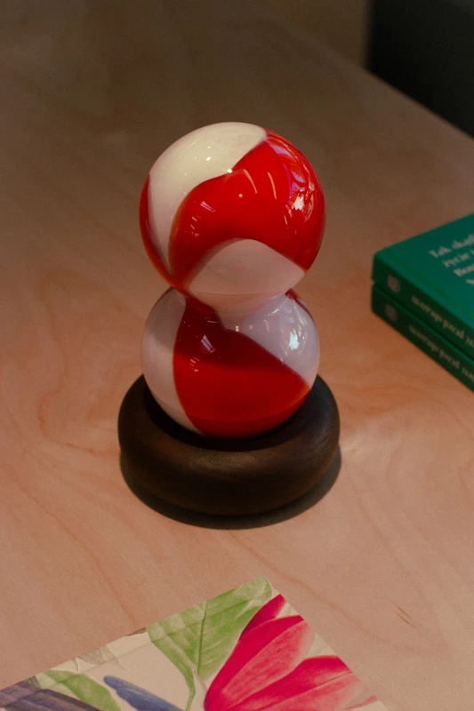 lampa-halka-rozeniec-czerwona-biala-lampka-nocna-wiszaca