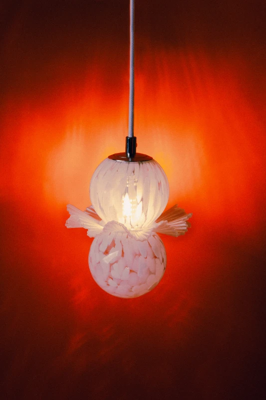 lampa-halka-szarotka-biale-plamki-lampka-nocna-wiszaca