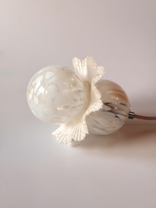 lampa-halka-szarotka-biale-plamki-lampka-nocna-wiszaca