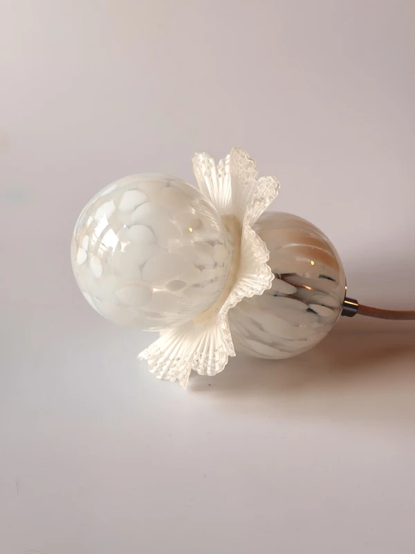 lampa-halka-szarotka-biale-plamki-lampka-nocna-wiszaca