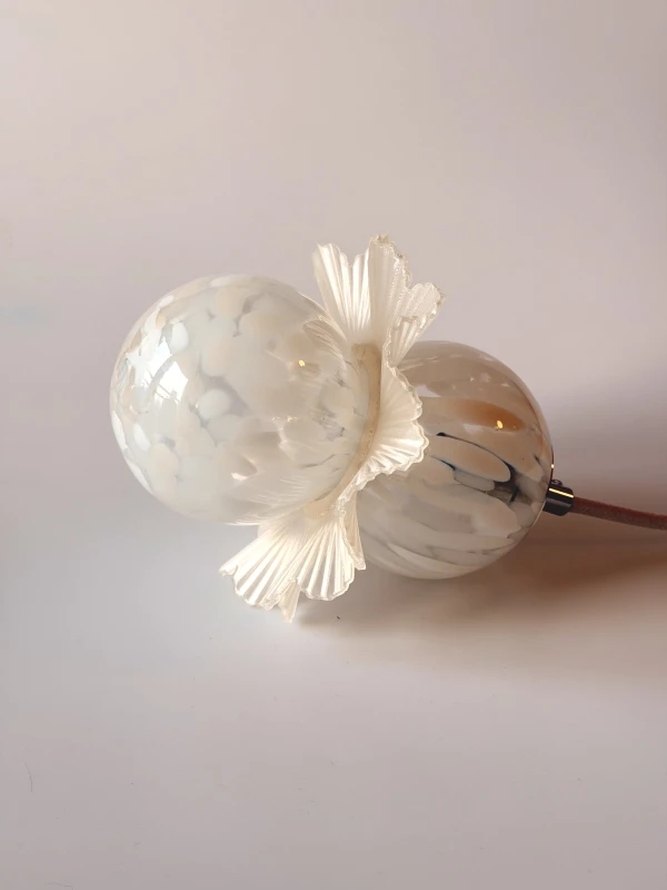 lampa-halka-szarotka-biale-plamki-lampka-nocna-wiszaca