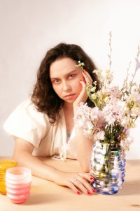 szklany-szczelny-słoik-wazon-na-kwiaty-mimesis-drewniana-pokrywka